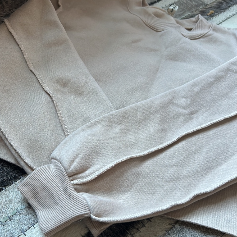 Amazhiyu Cropped Crewneck‎ Sweater - Picture 2 of 5